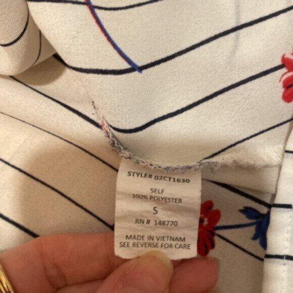 Flower Blouse Shirt - Picture 3 of 3